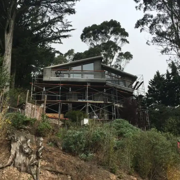 Modern hillside home scaffold installation by Glendale Scaffolding Rental