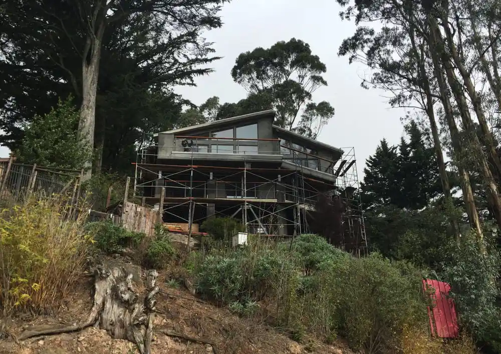 Modern hillside home scaffold installation by Glendale Scaffolding Rental